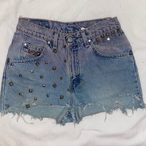 VINTAGE Levi’s! Rare White tab! high-waisted with decorative silver studs 🤘🏻